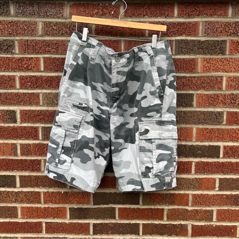 Roebuck & Co. Gray and White Men's Camouflage Cargo Shorts